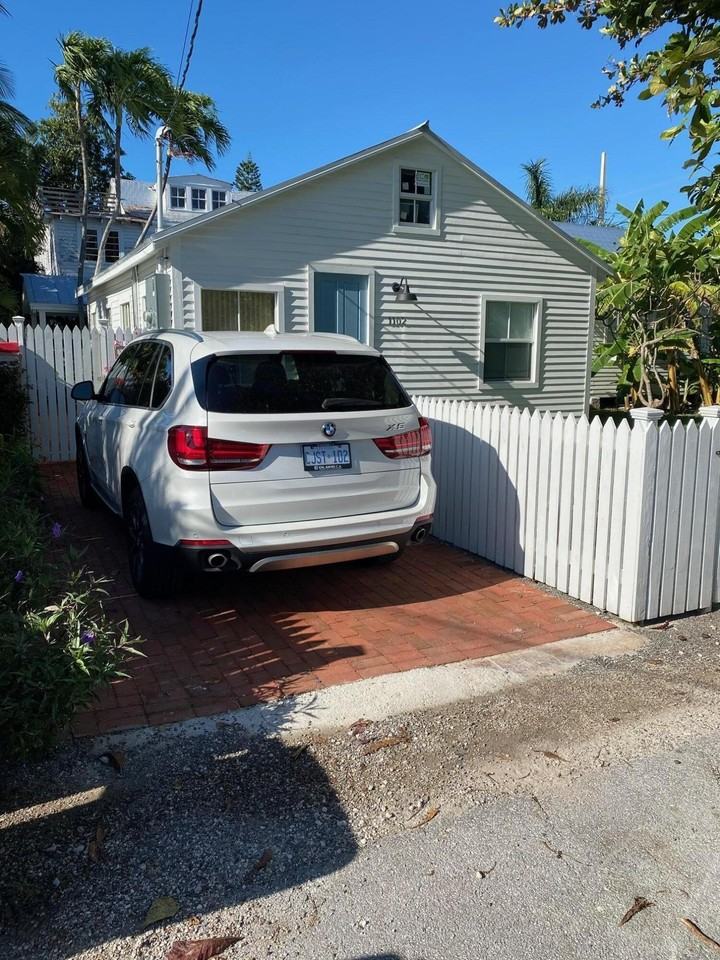 1102 Pearl St - Photo 2 of 17