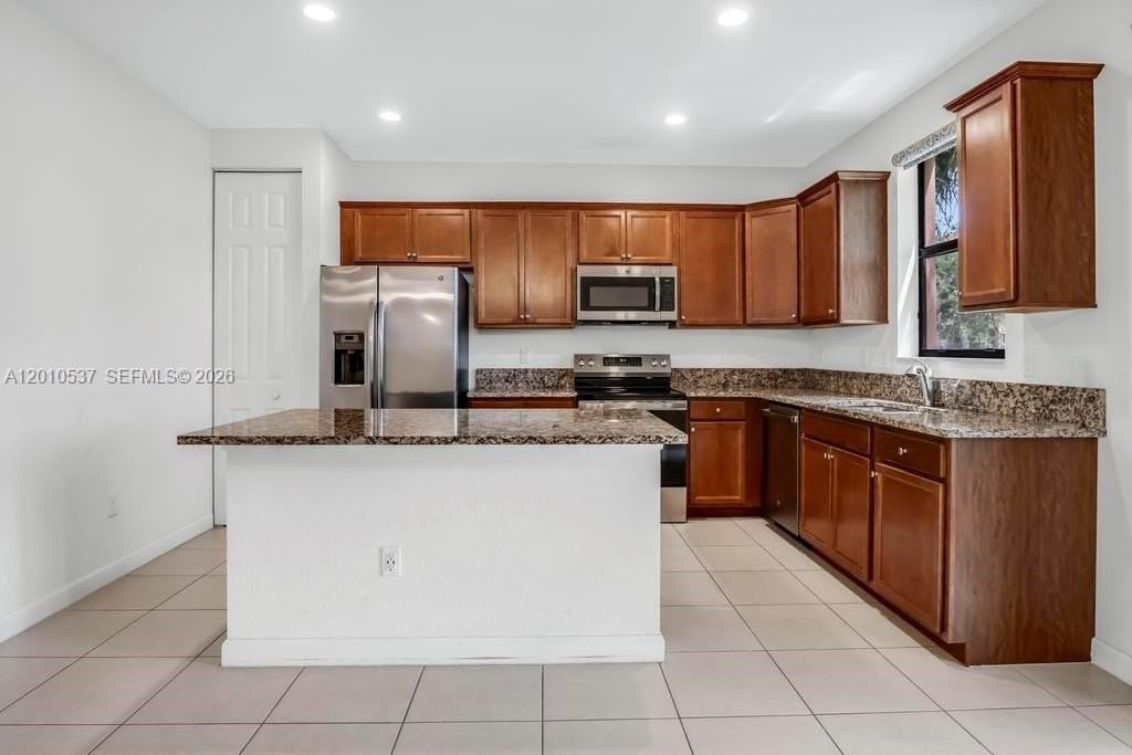 6978 Broadland Way - Photo 4 of 37
