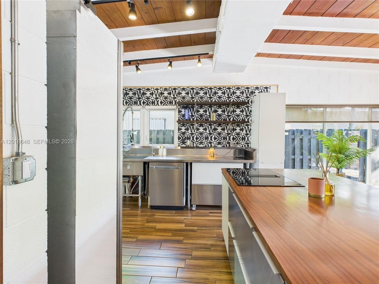 1632 Sw 28th Ave - Photo 3 of 28