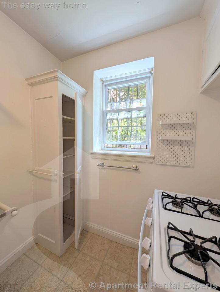 16 Ware St #B - Photo 3 of 20