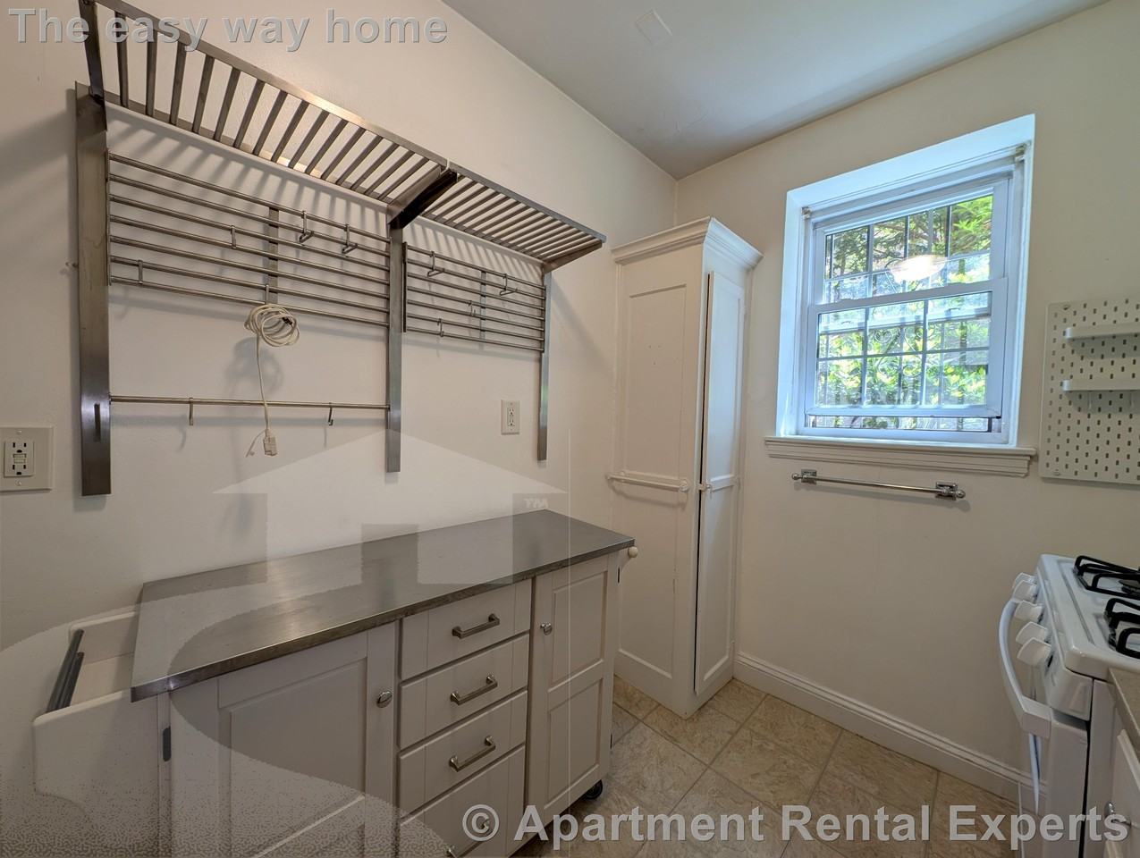 16 Ware St #B - Photo 4 of 20