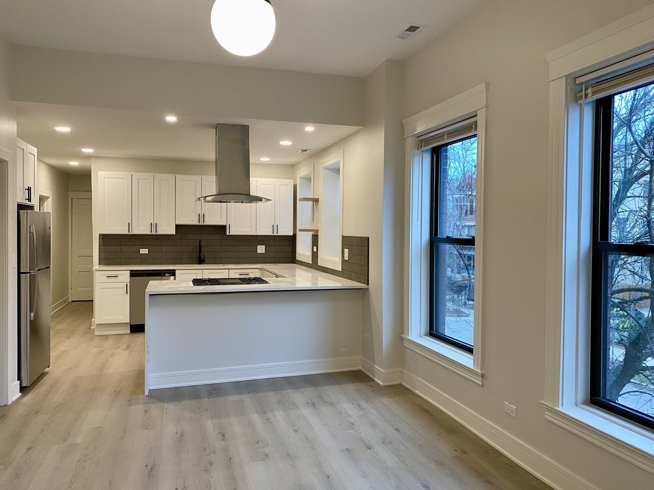 1034 W Belmont Ave #2F - Photo 7 of 35