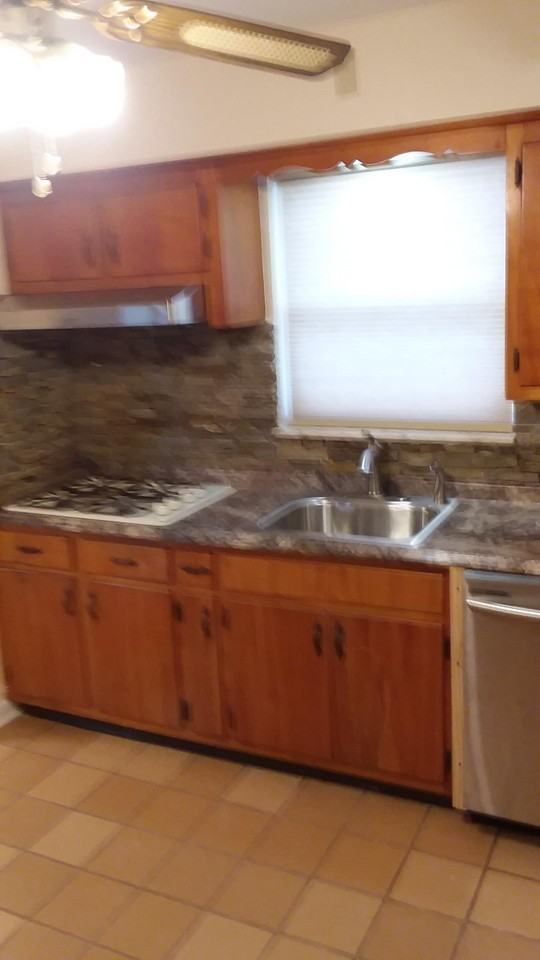 250 Maple St - Photo 3 of 8