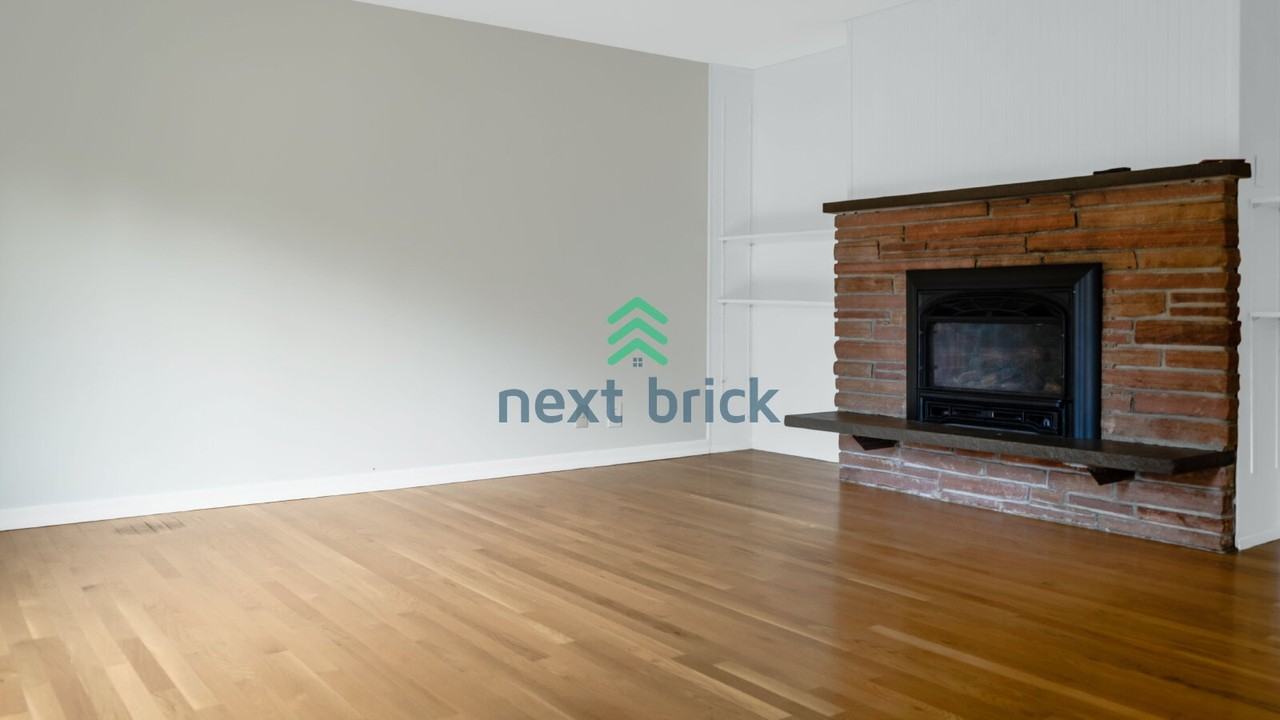 19819 100th Ave Ne - Photo 4 of 18