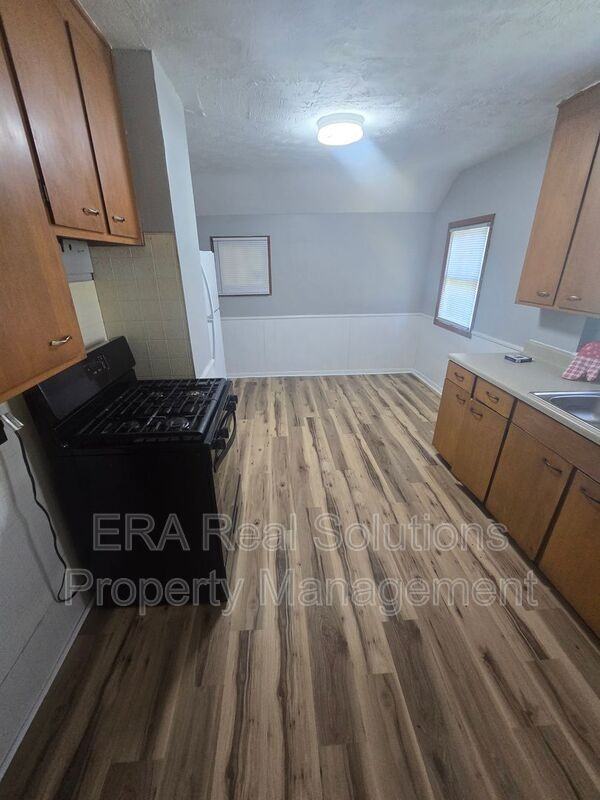 695 S Eureka Ave - Photo 7 of 29