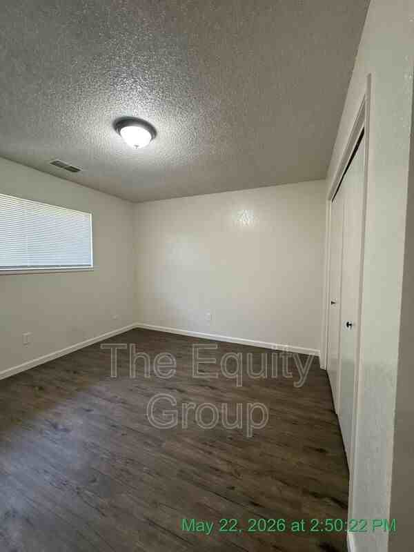 150 S Peppertree St - Photo 3 of 28