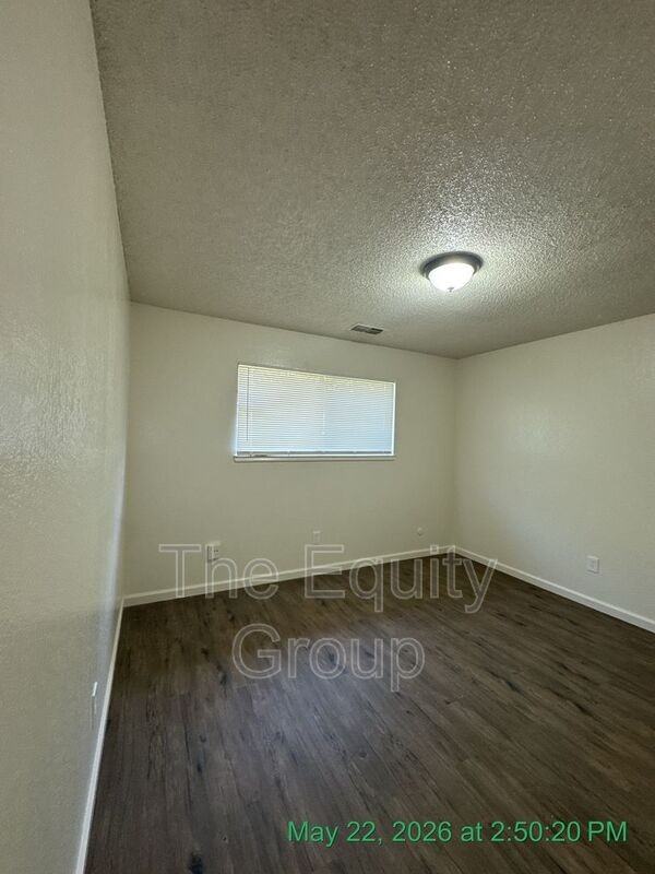 150 S Peppertree St - Photo 4 of 28