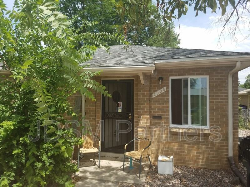 2308 Newport St - Photo 2 of 14