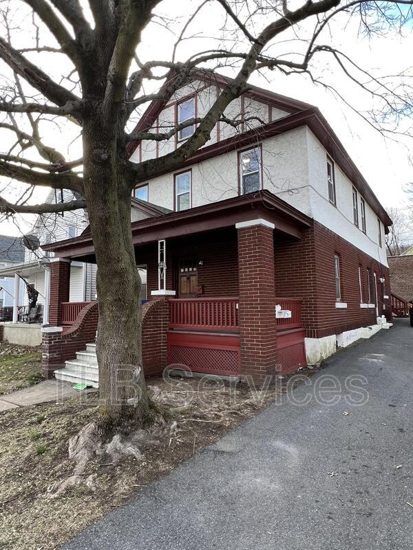 221 3rd St #3 - Photo 2 of 21