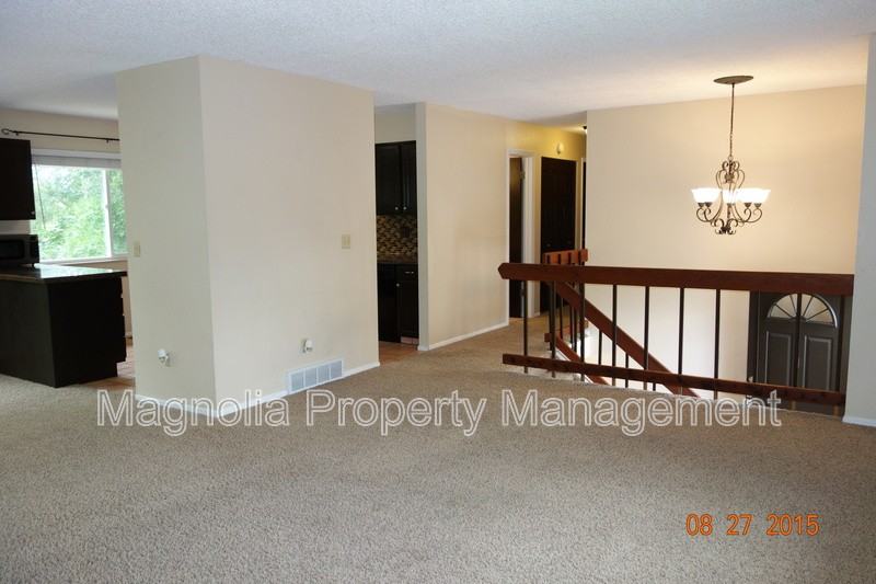 1185 Applewood Dr - Photo 3 of 16