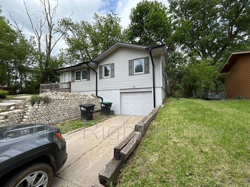 6929 N 64th St - Photo 2 of 15
