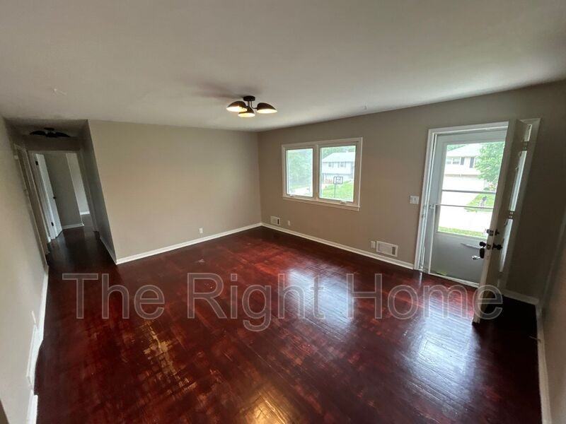 6929 N 64th St - Photo 3 of 15