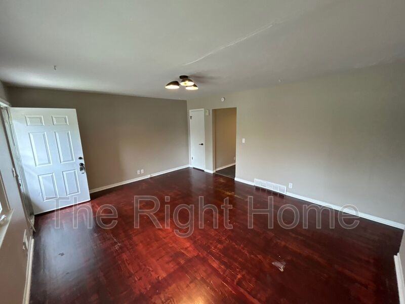 6929 N 64th St - Photo 4 of 15