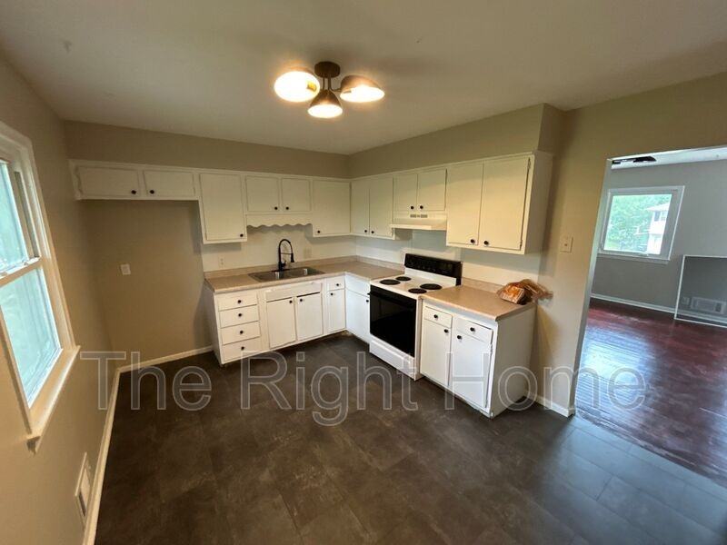 6929 N 64th St - Photo 5 of 15