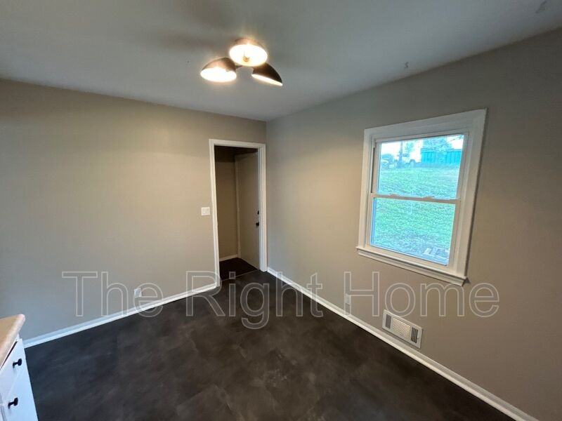 6929 N 64th St - Photo 6 of 15