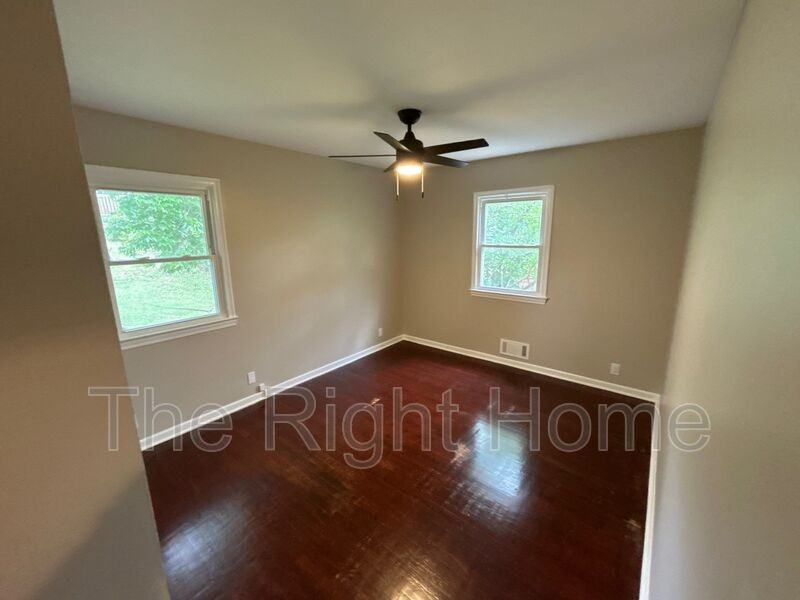 6929 N 64th St - Photo 7 of 15