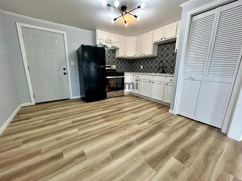 2925 Silverbrook Ave - Photo 6 of 21