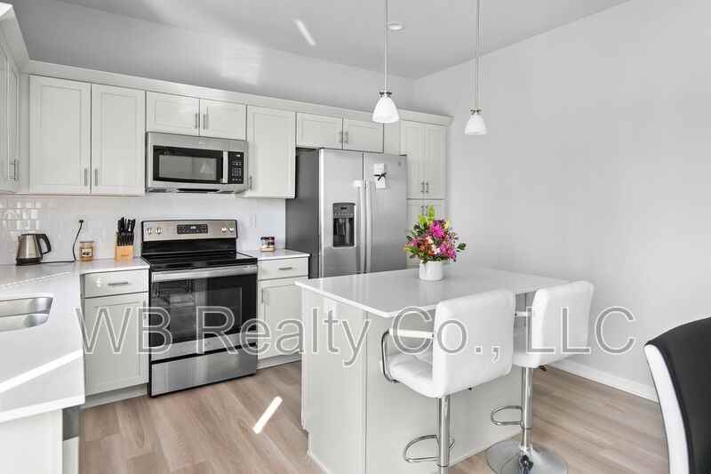 4736 167th St - Photo 2 of 26
