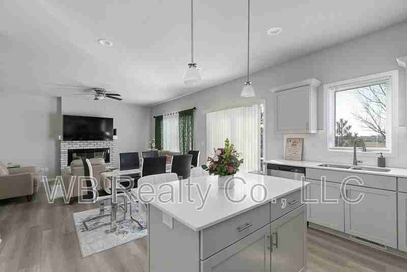 4736 167th St - Photo 5 of 26