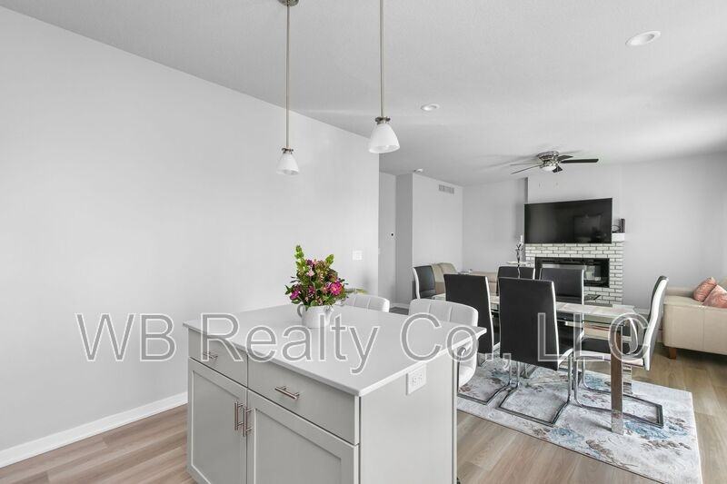 4736 167th St - Photo 6 of 26