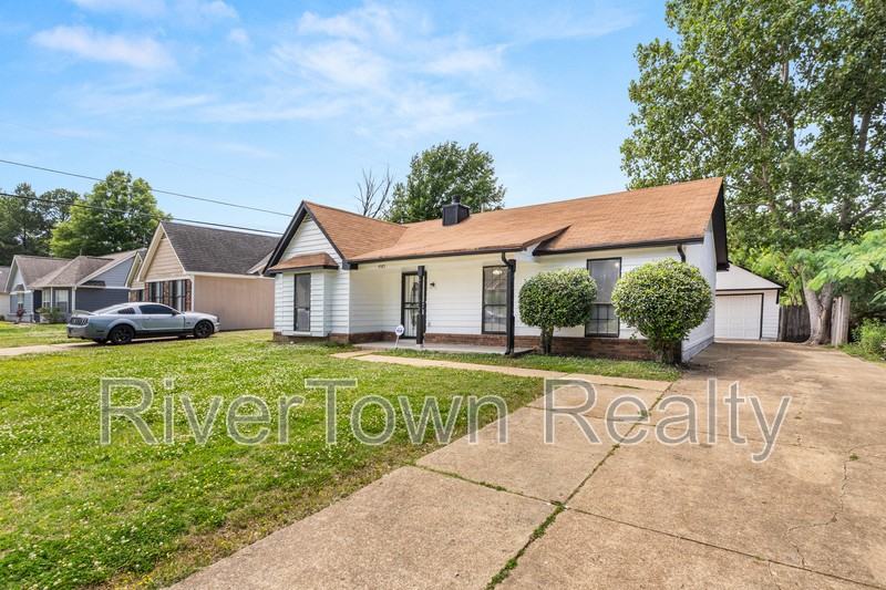 4585 Berrypick Ln S - Photo 2 of 20