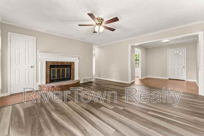 4585 Berrypick Ln S - Photo 5 of 20