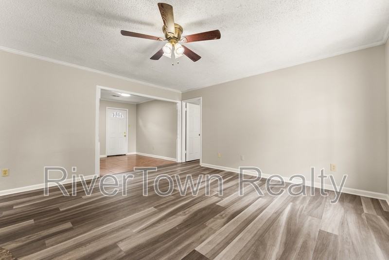 4585 Berrypick Ln S - Photo 6 of 20