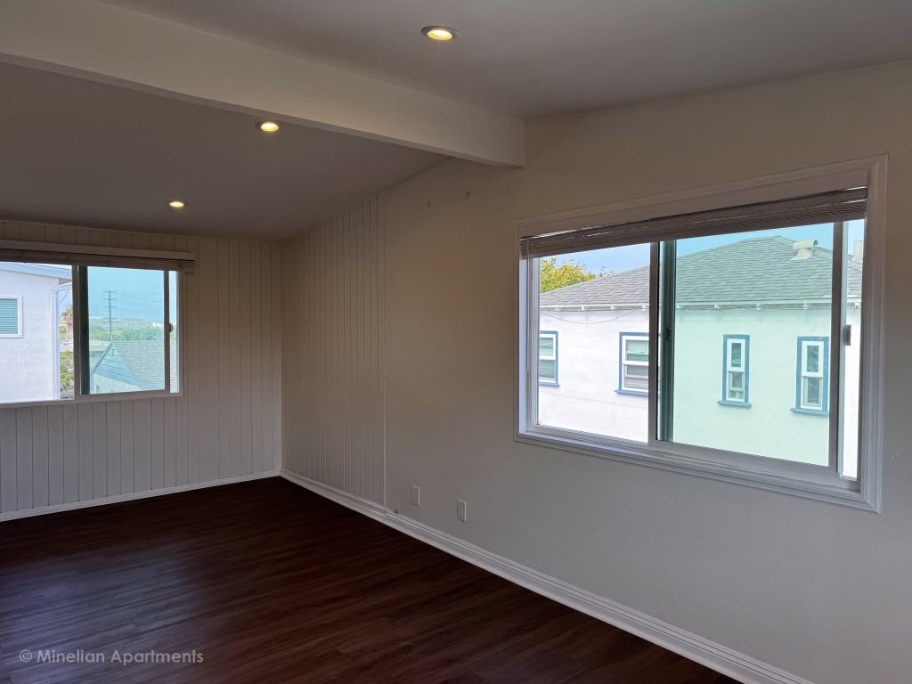 1813 12th St #G - Photo 3 of 12