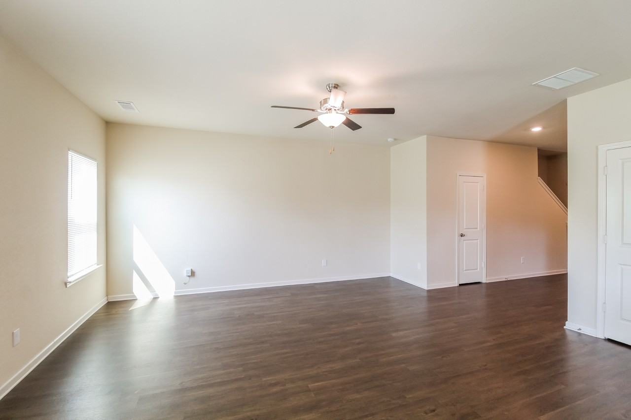772 Fitzroy Drive - Photo 2 of 20