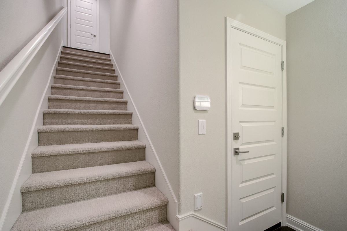 112 Evandale Ave - Photo 5 of 43