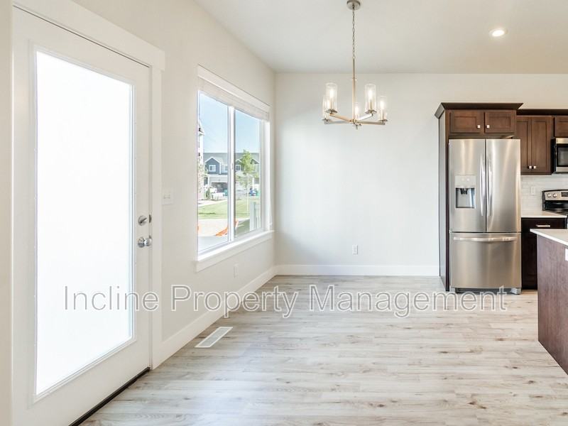 4863 W Spire Way - Photo 4 of 15