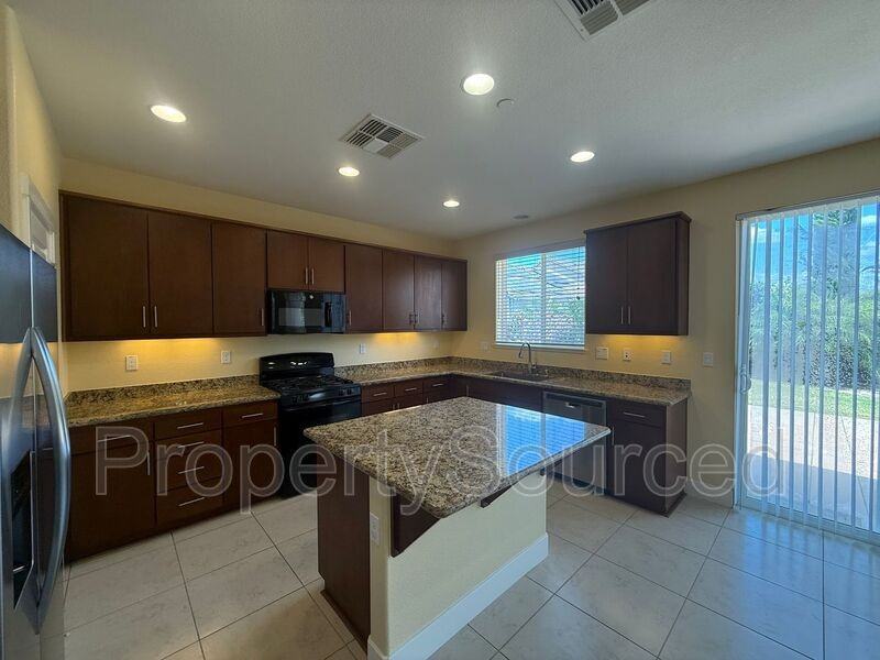 18517 Admiral Way - Photo 5 of 50