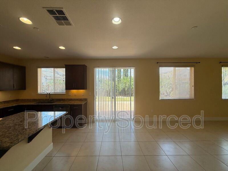 18517 Admiral Way - Photo 7 of 50