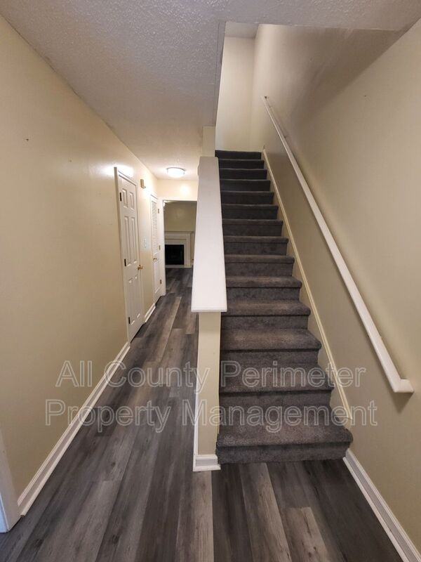 8078 Woodlake Dr - Photo 2 of 16