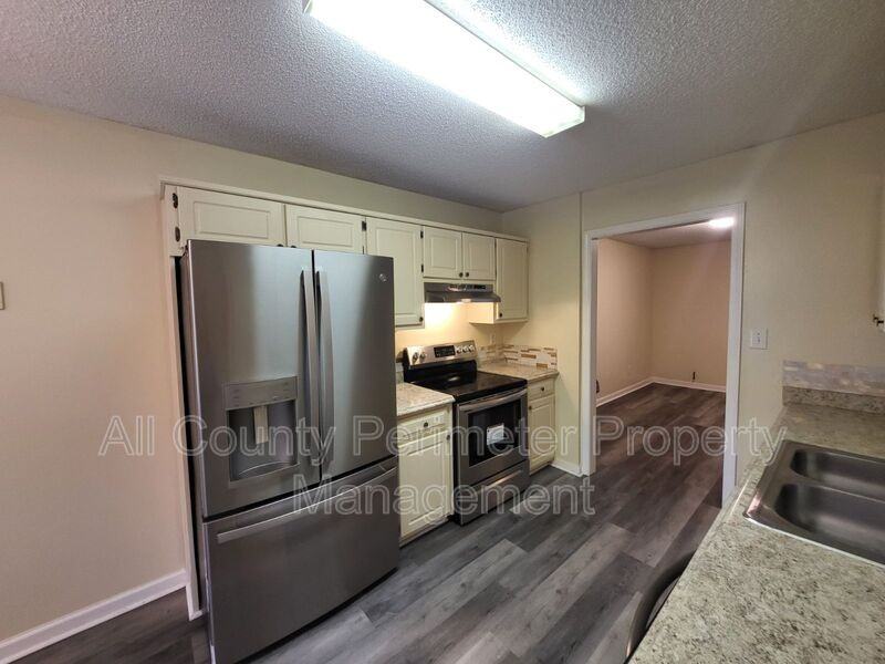 8078 Woodlake Dr - Photo 4 of 16