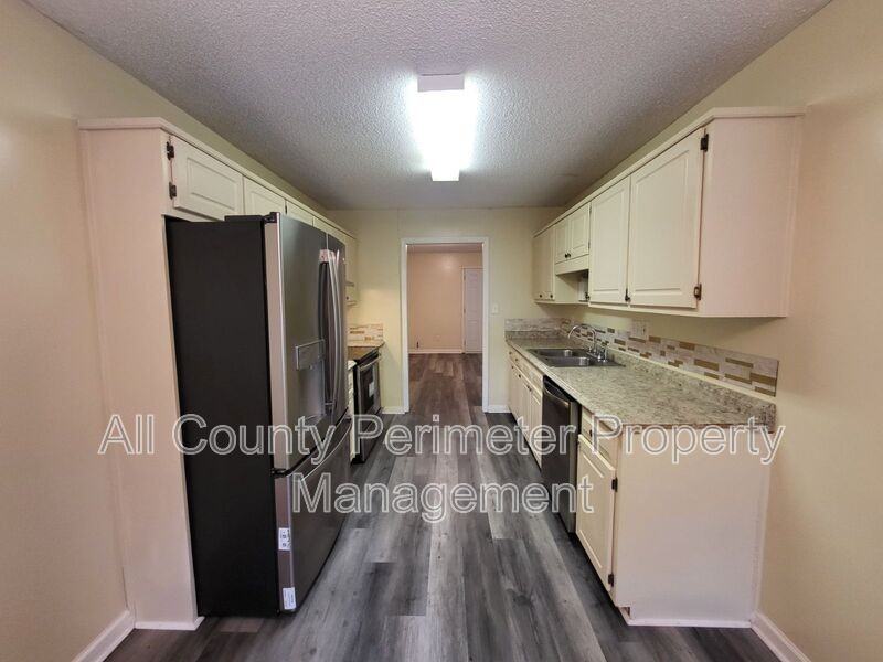 8078 Woodlake Dr - Photo 5 of 16