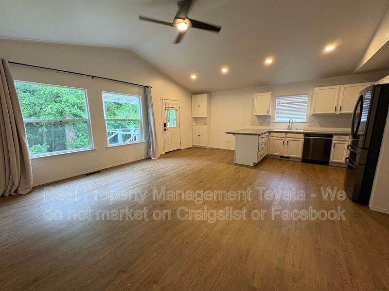 3129 Arbor St - Photo 2 of 26