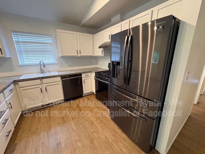 3129 Arbor St - Photo 6 of 26