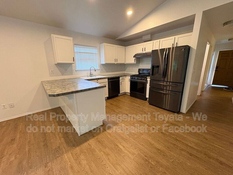 3129 Arbor St - Photo 7 of 26