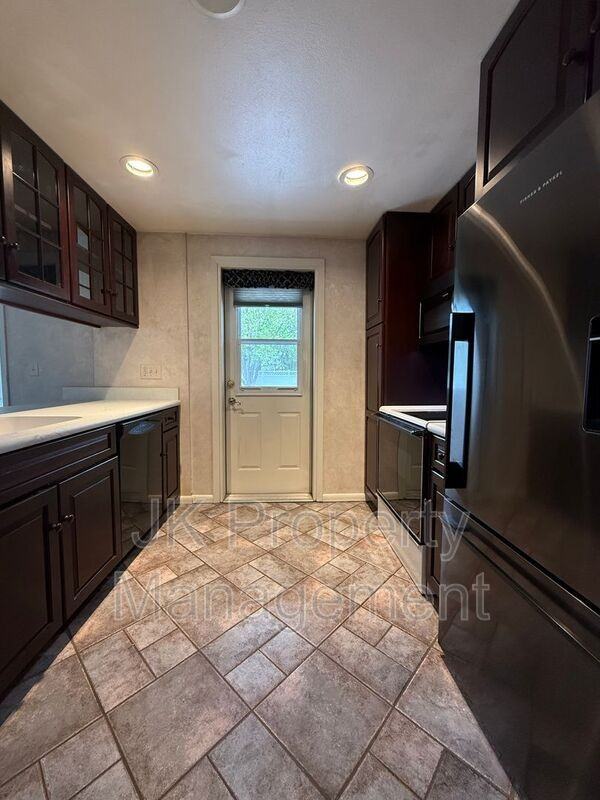 921 Avenue B Nw - Photo 2 of 35