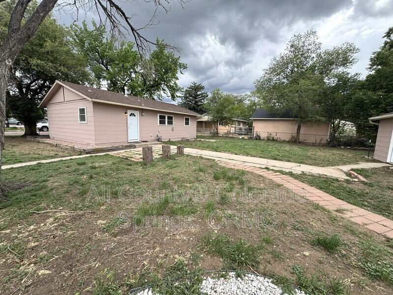 1316 Harrison Rd - Photo 2 of 17