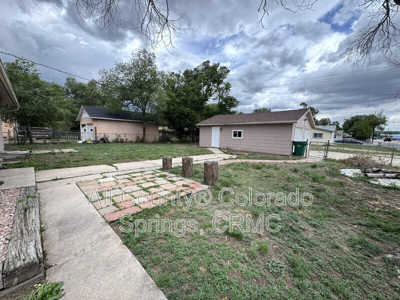 1316 Harrison Rd - Photo 3 of 17