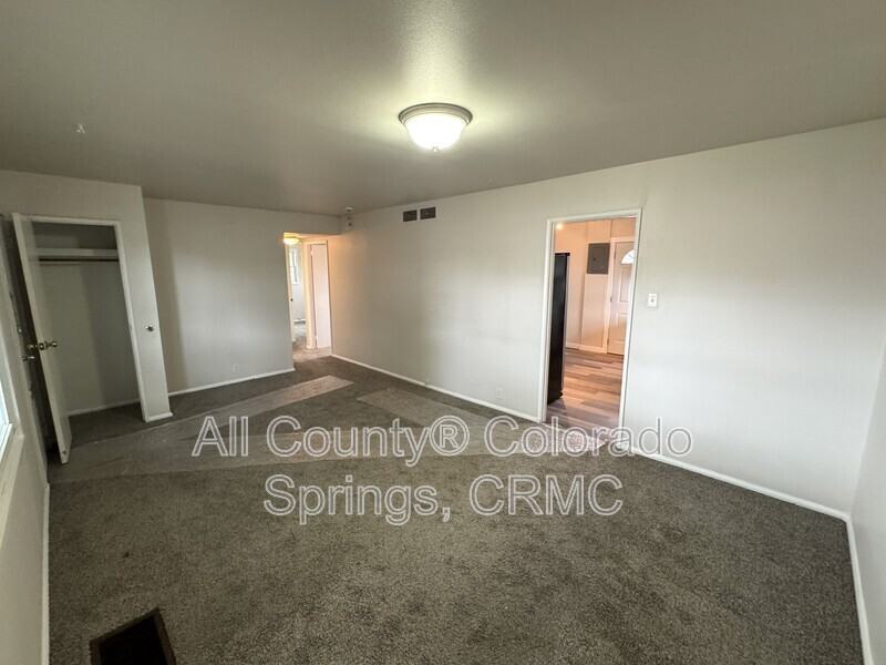 1316 Harrison Rd - Photo 4 of 17