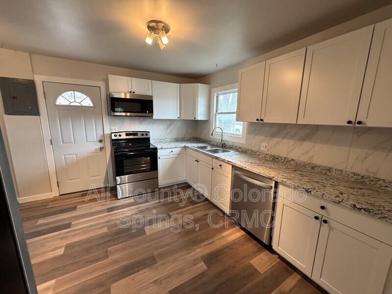 1316 Harrison Rd - Photo 5 of 17