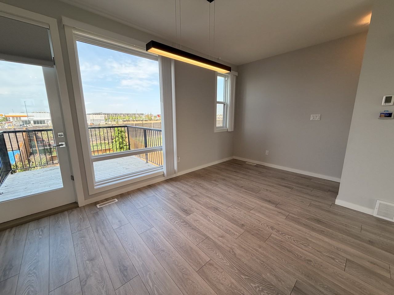 1758 Keene Cres Sw - Photo 6 of 22