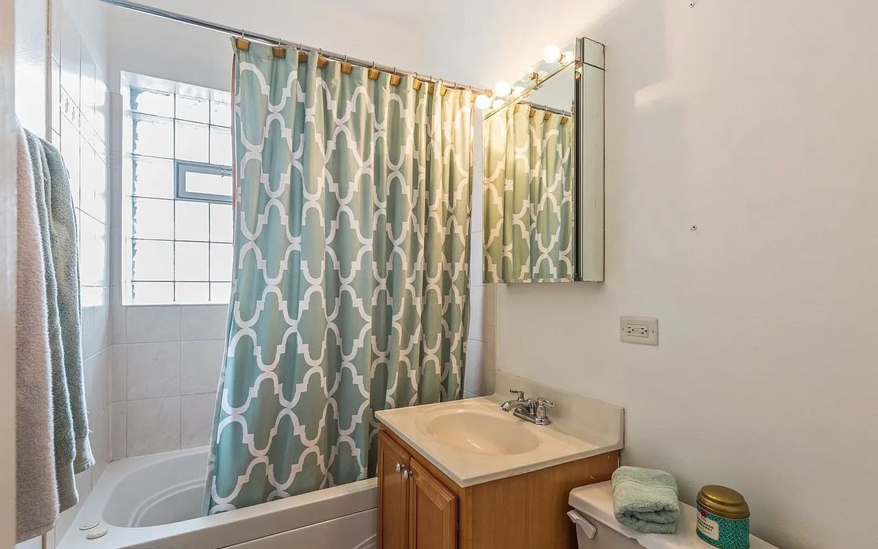 3221 N California Ave #2 - Photo 3 of 11