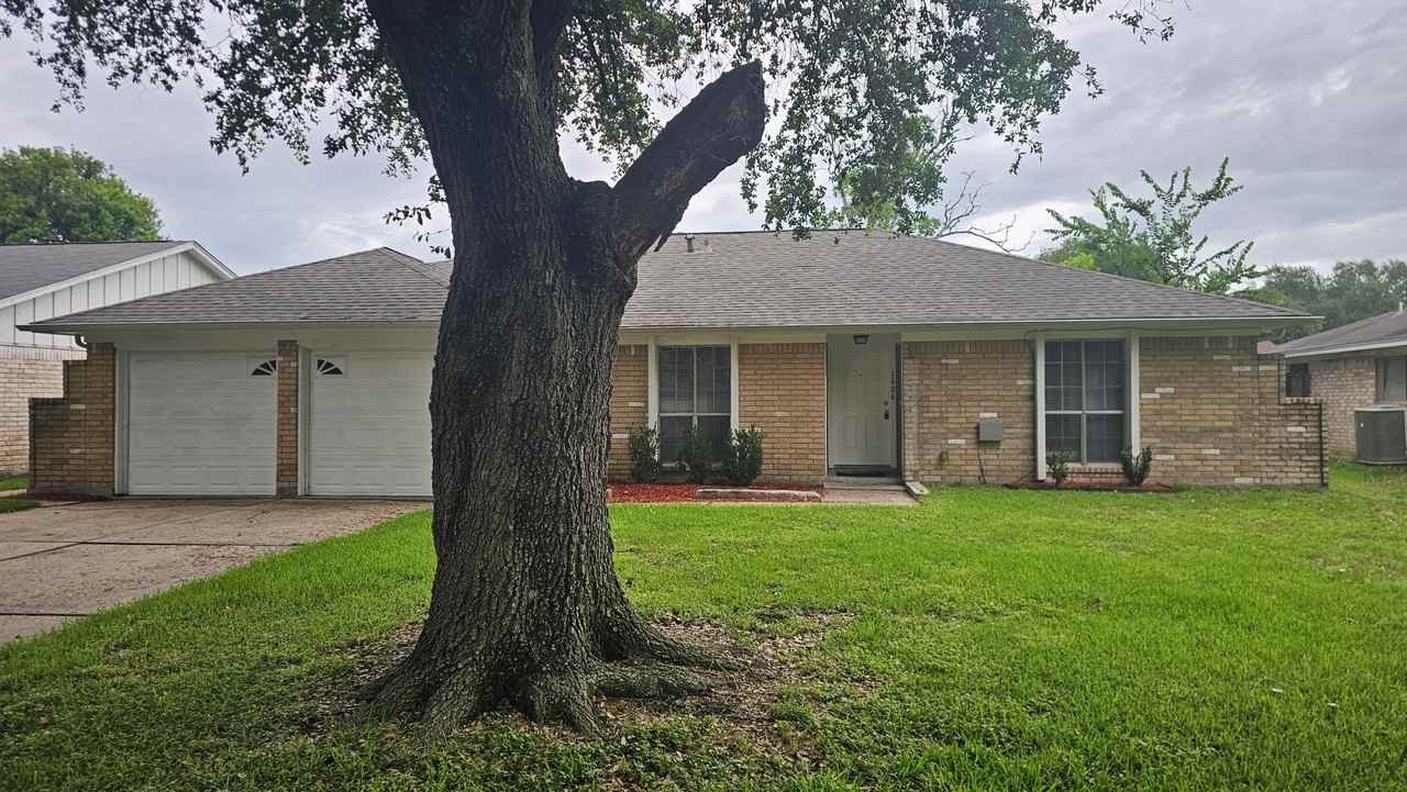 1404 Cactus St - Photo 2 of 25