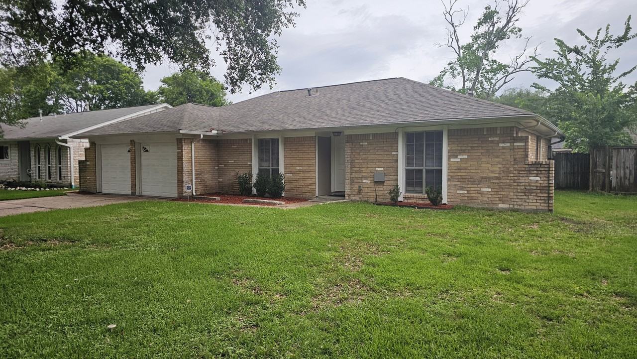 1404 Cactus St - Photo 3 of 25