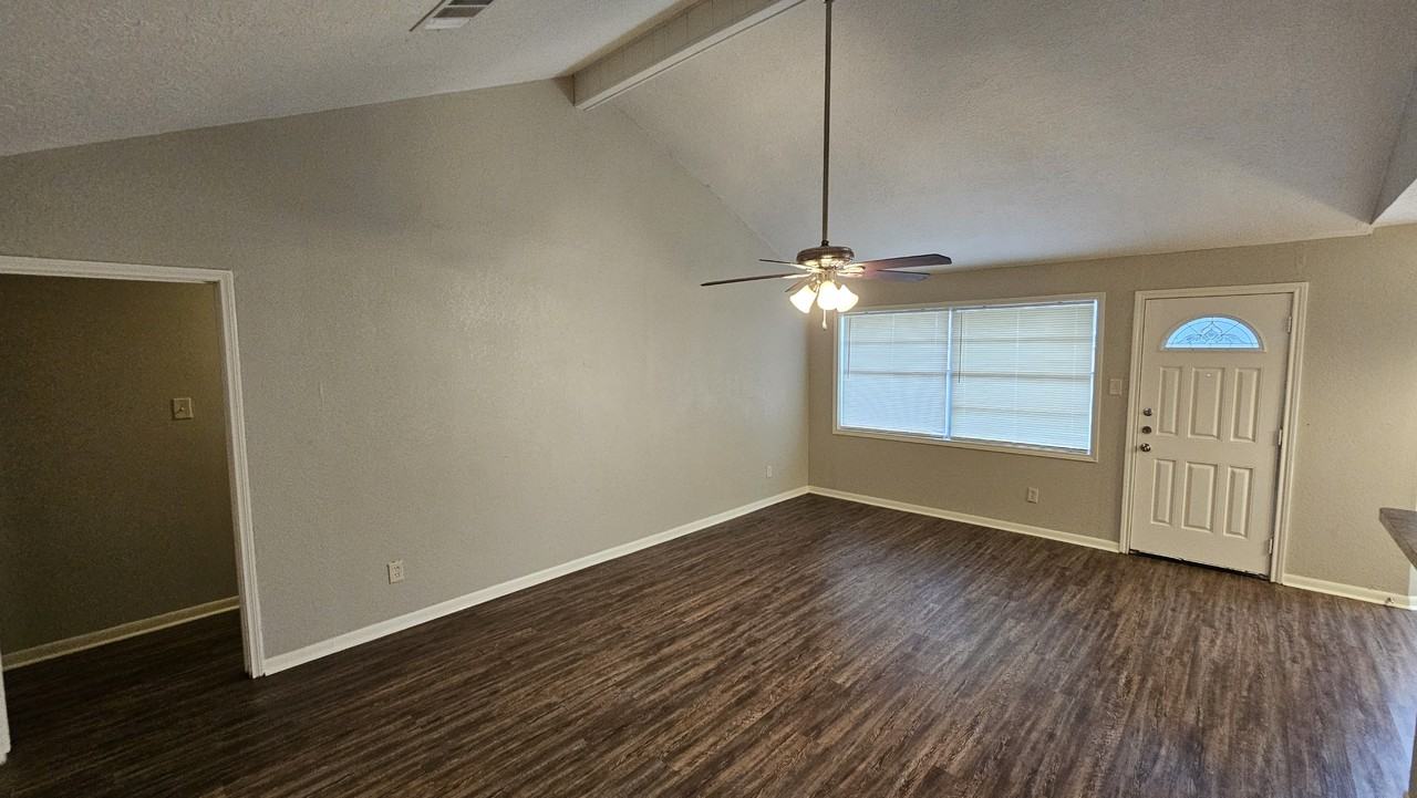 1404 Cactus St - Photo 4 of 25