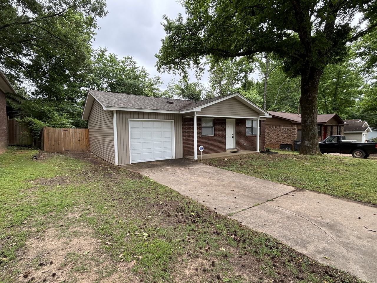 1301 Liberty Dr - Photo 2 of 19